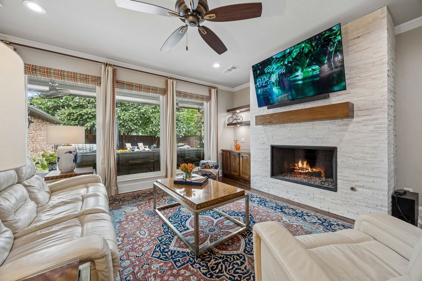 This sprawling 5-bedroom, 3.5-bathroom family estate offers - photo 14