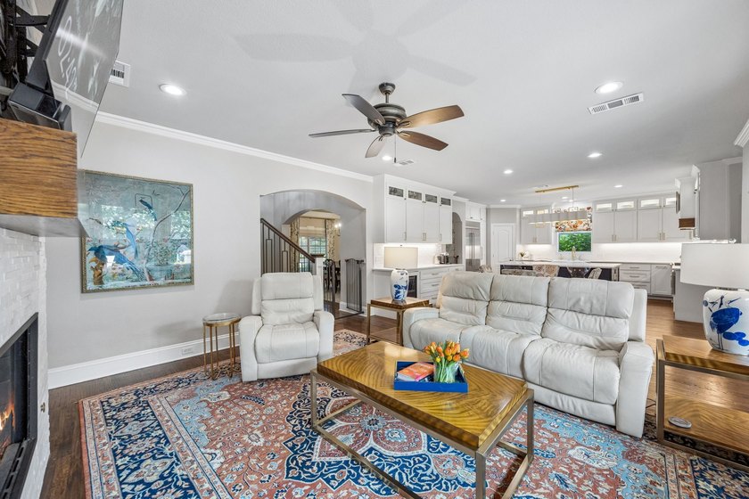 This sprawling 5-bedroom, 3.5-bathroom family estate offers - photo 16