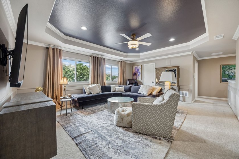 This sprawling 5-bedroom, 3.5-bathroom family estate offers - photo 30
