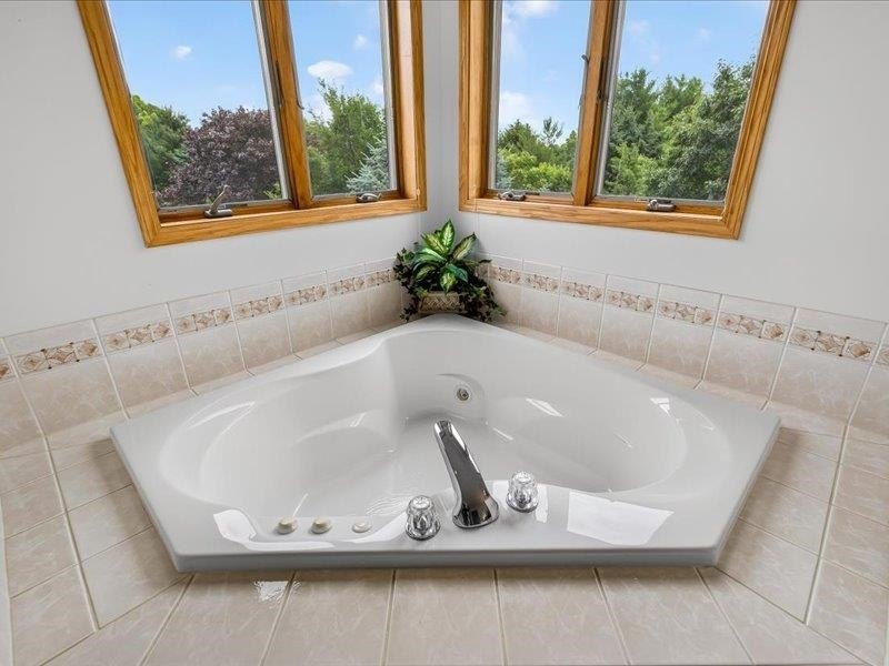 Welcome to this 4,126 sq ft home in desirable Seminole Hills - photo 31