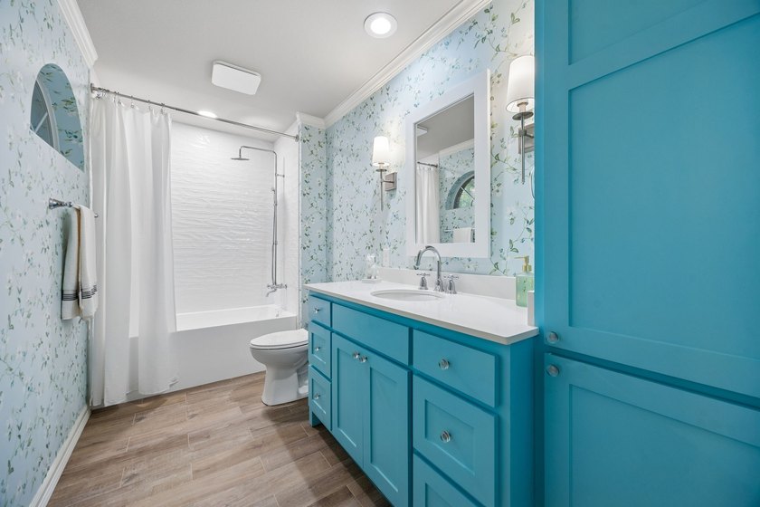 This sprawling 5-bedroom, 3.5-bathroom family estate offers - photo 33