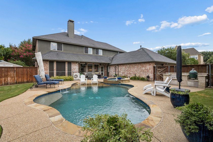 This sprawling 5-bedroom, 3.5-bathroom family estate offers - photo 37