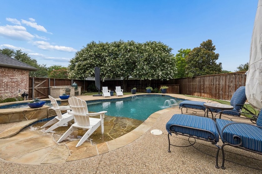 This sprawling 5-bedroom, 3.5-bathroom family estate offers - photo 38