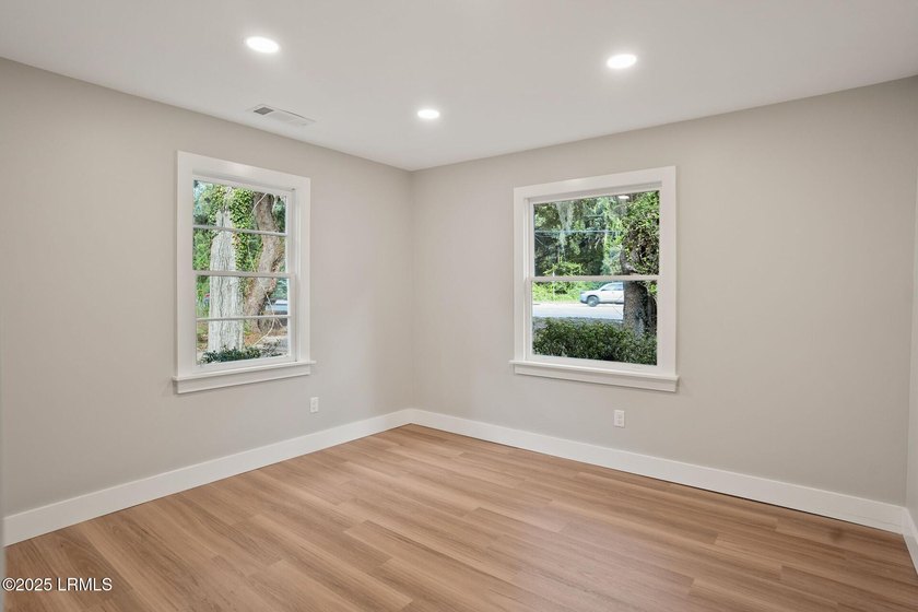 Prime commercial space available on Lady's Island's second - photo 11
