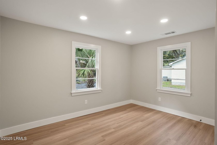 Prime commercial space available on Lady's Island's second - photo 15