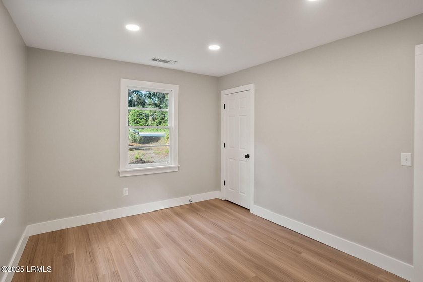 Prime commercial space available on Lady's Island's second - photo 16