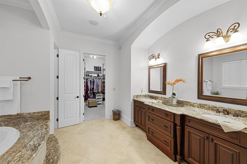 This elegant executive brick home offers luxury living and - photo 22