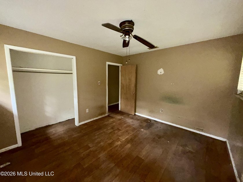 Bring your vision and make this classic brick ranch your own! - photo 12