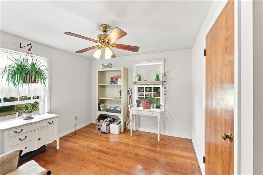 Opportunity knocks! Quintessential split home set in an ideal - photo 12