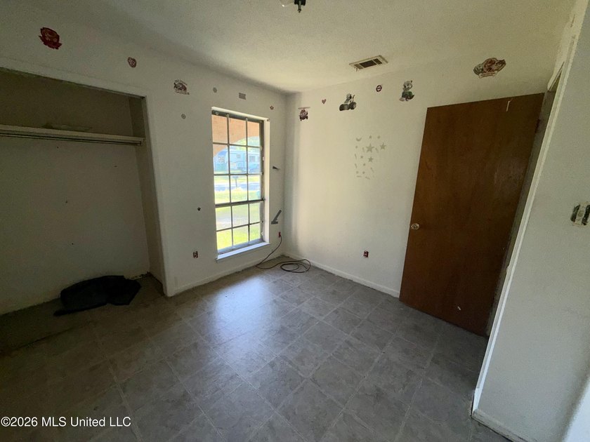 Bring your vision and make this classic brick ranch your own! - photo 14