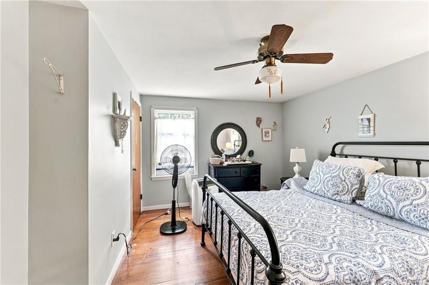 Opportunity knocks! Quintessential split home set in an ideal - photo 15