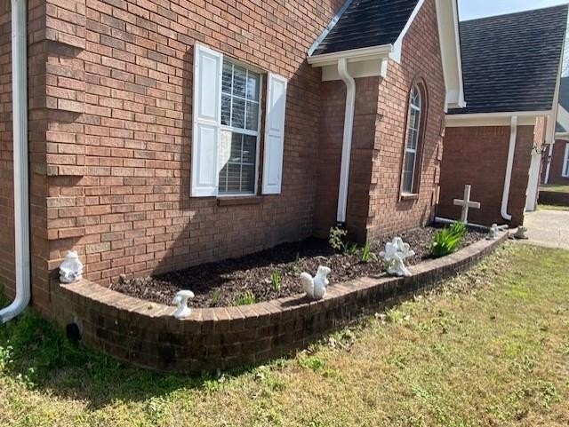 Welcome to Cross Creek Subdivision. A gated community on the - photo 4