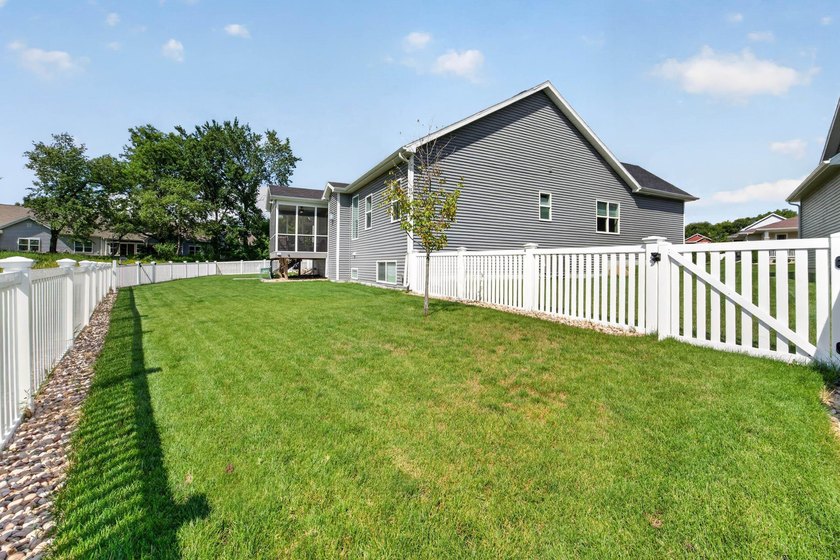 Bright, airy, and move-in ready, this stunning 4-bedroom ranch - photo 48