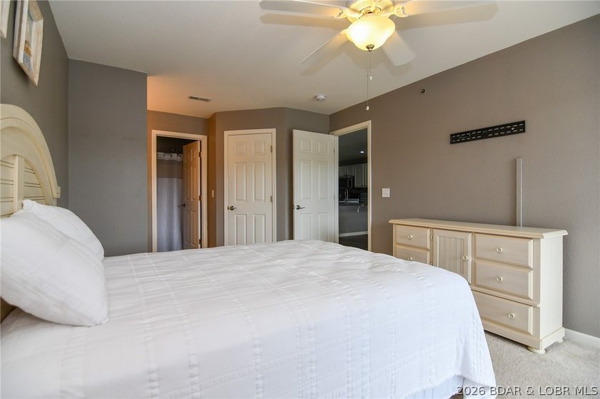 This is the perfect lakefront condo just in time for summer! - photo 24