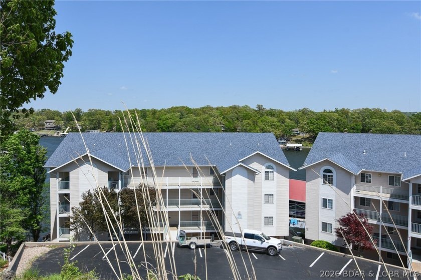 This is the perfect lakefront condo just in time for summer! - photo 32