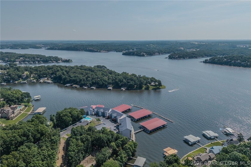 This is the perfect lakefront condo just in time for summer! - photo 38