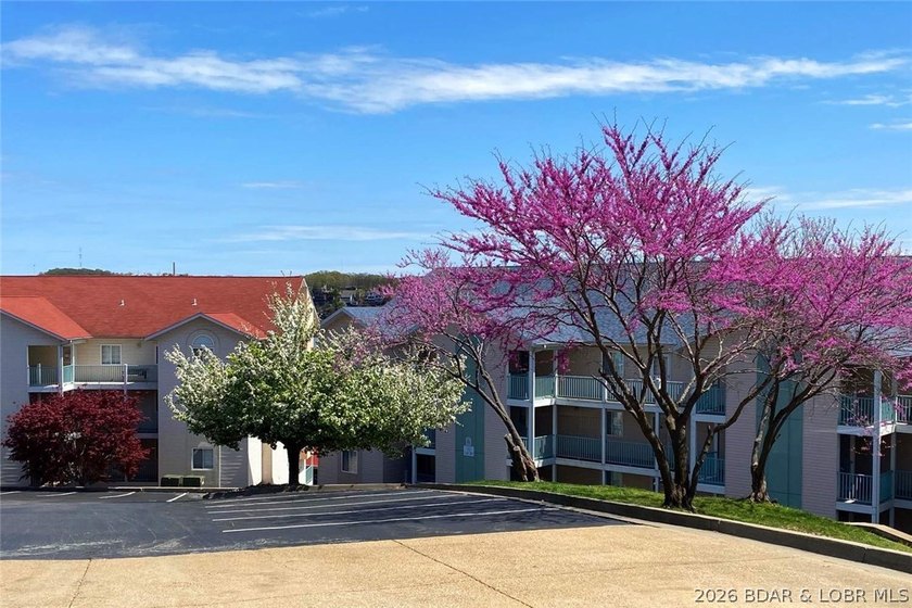 This is the perfect lakefront condo just in time for summer! - photo 42