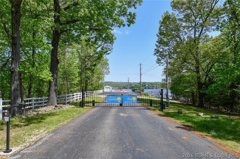 This is the perfect lakefront condo just in time for summer! - photo 43