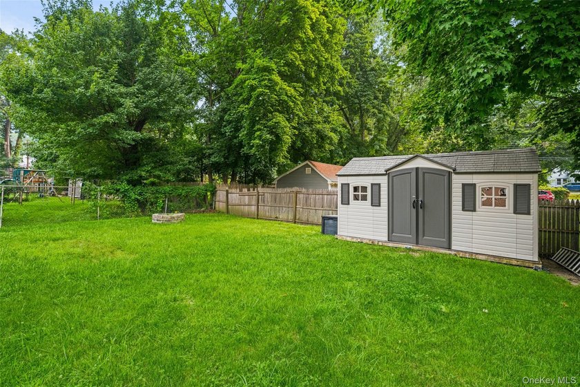 Located in the charming village of Greenwood Lake, this colonial - photo 25