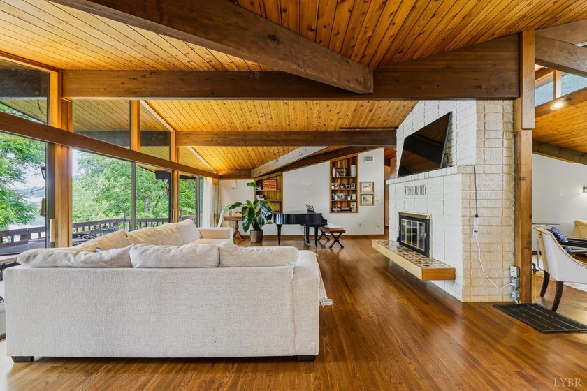 Nestled at the end of a private drive, this lakeside sanctuary - photo 6