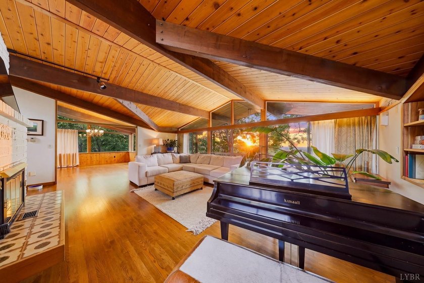 Nestled at the end of a private drive, this lakeside sanctuary - photo 10