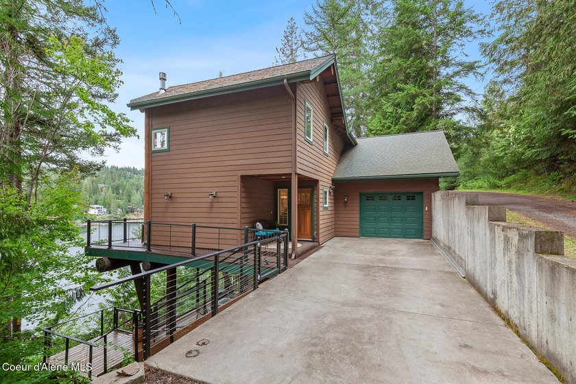 SPECTACULAR HOME IN BEAUTIFUL ROCKFORD BAY, ''NO WAKE ZONE - photo 2
