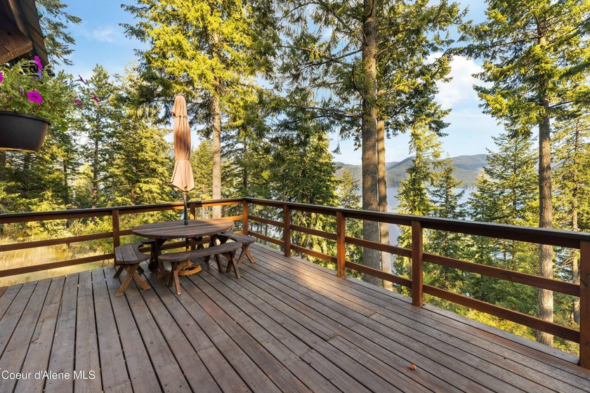 Enjoy the breathtaking views of the Mountains rising from the - photo 3