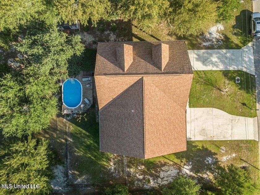 Nestled in a highly desirable golf cart community, this spacious - photo 30