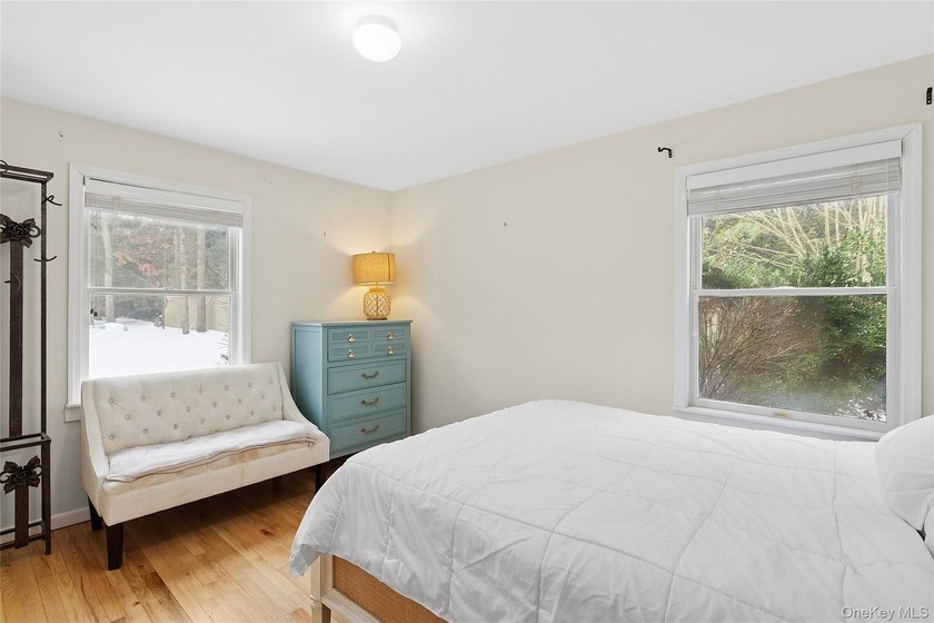 Valley Street Sanctuary Situated on a shy half-acre in a - photo 6