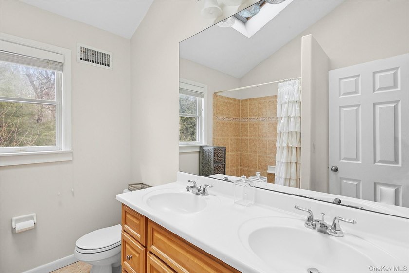Valley Street Sanctuary Situated on a shy half-acre in a - photo 10