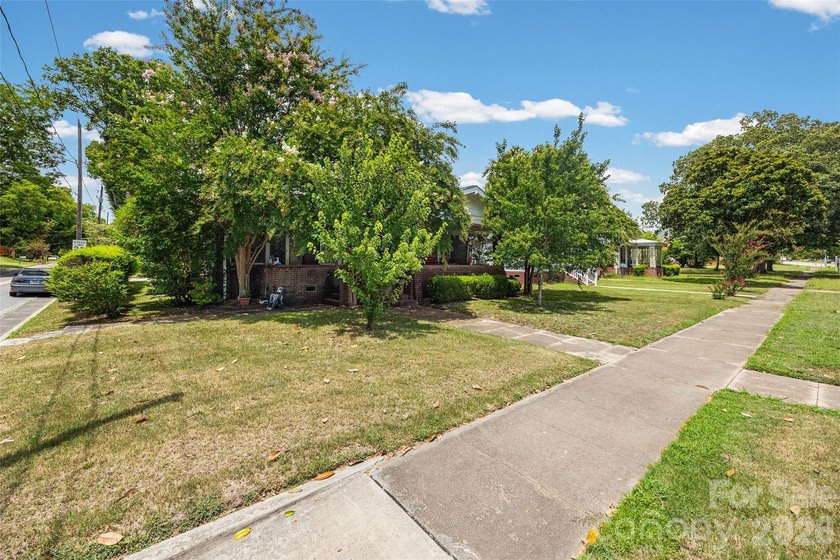 Step into timeless charm with this beautifully maintained 1923 - photo 44