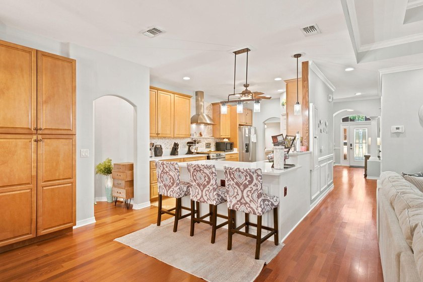 Welcome to your own private Gulf Breeze retreat, where timeless - photo 11