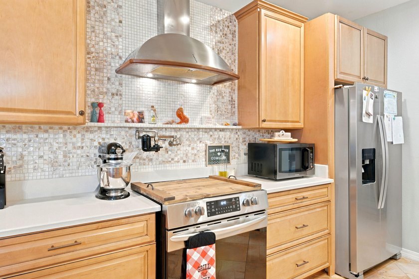 Welcome to your own private Gulf Breeze retreat, where timeless - photo 13