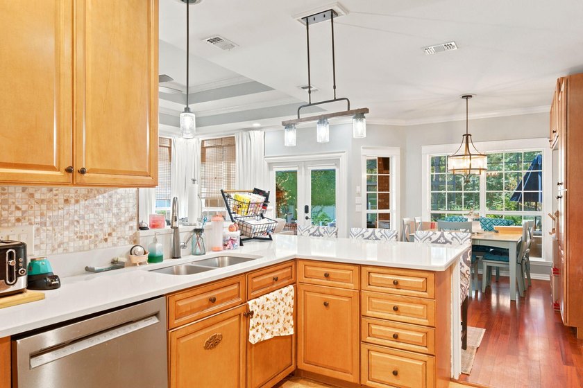 Welcome to your own private Gulf Breeze retreat, where timeless - photo 15