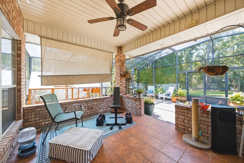 Welcome to your own private Gulf Breeze retreat, where timeless - photo 29