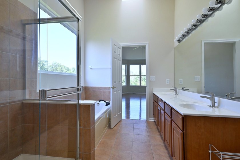 BEAUTIFUL, rare, and hard to find in the area, this upgraded - photo 30