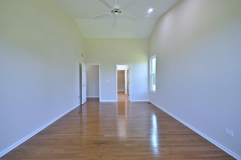 BEAUTIFUL, rare, and hard to find in the area, this upgraded - photo 33