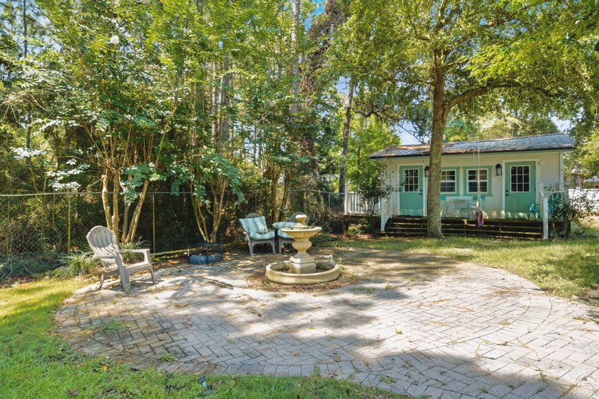 Welcome to your own private Gulf Breeze retreat, where timeless - photo 36