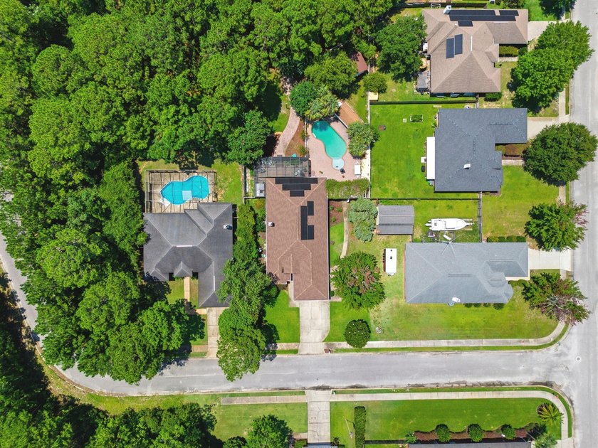 Welcome to your own private Gulf Breeze retreat, where timeless - photo 41