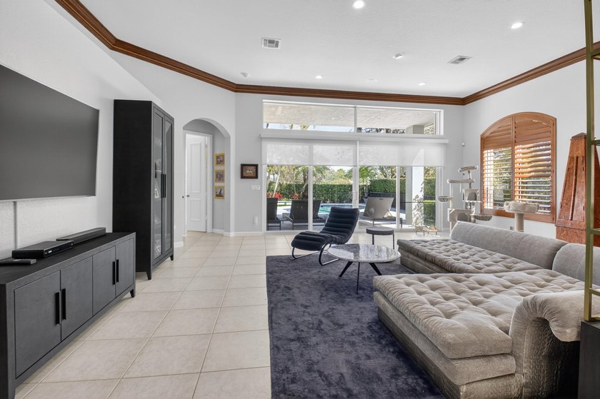 This open and bright 3 bdrm 3 bath home is the one you want! - photo 4