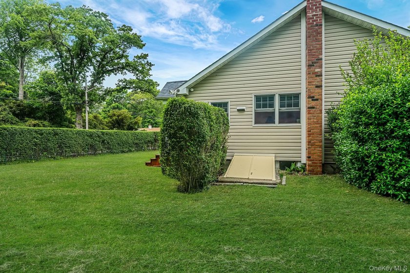 Welcome Home to your own hidden Bellport gem South of Montauk - photo 13