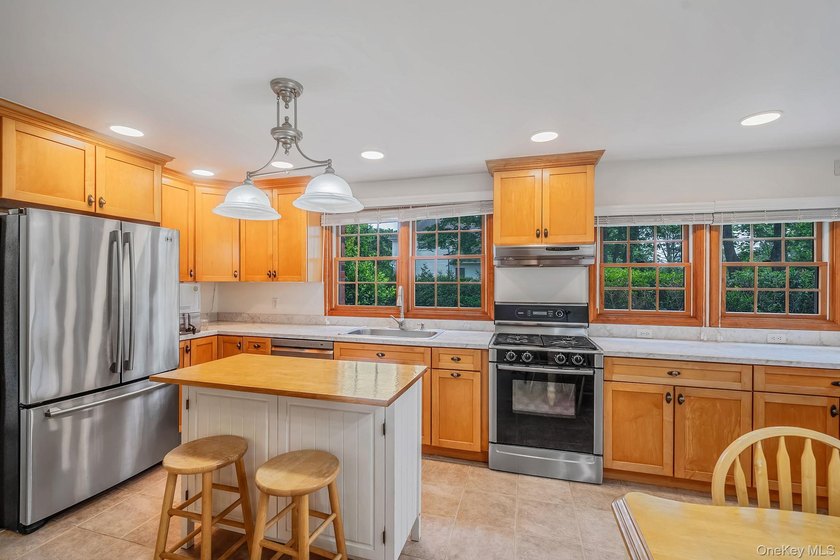 Welcome Home to your own hidden Bellport gem South of Montauk - photo 15