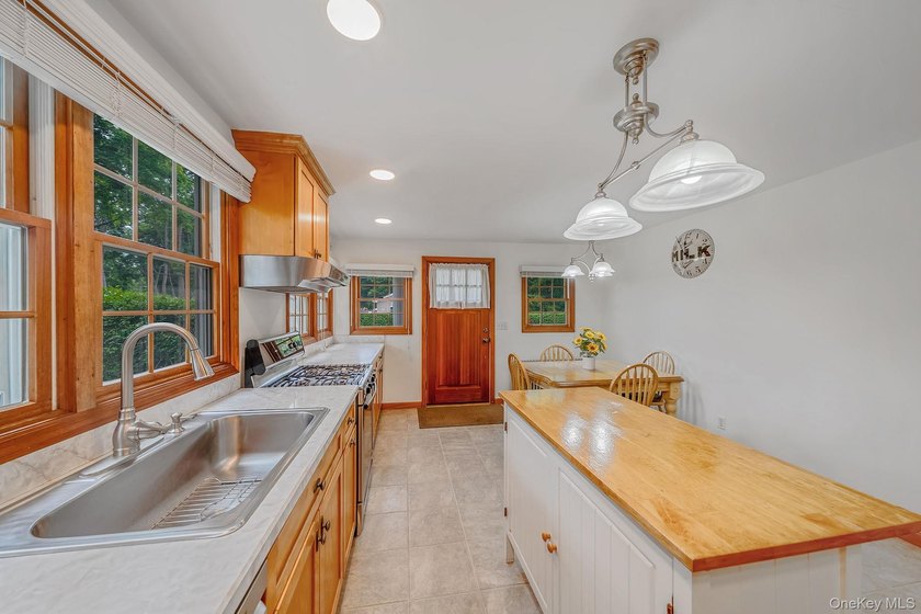 Welcome Home to your own hidden Bellport gem South of Montauk - photo 16