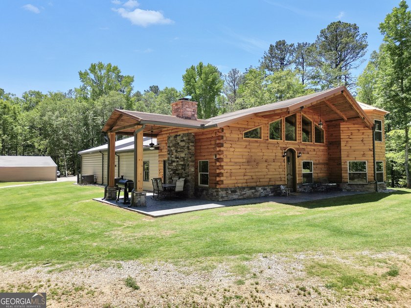 Beautifully custom-built log cabin style home privately situated - photo 7