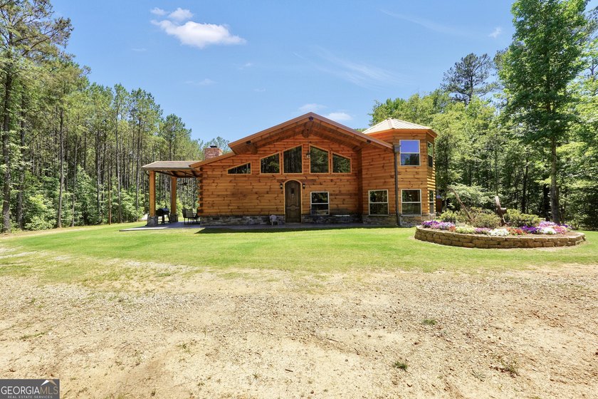 Beautifully custom-built log cabin style home privately situated - photo 9