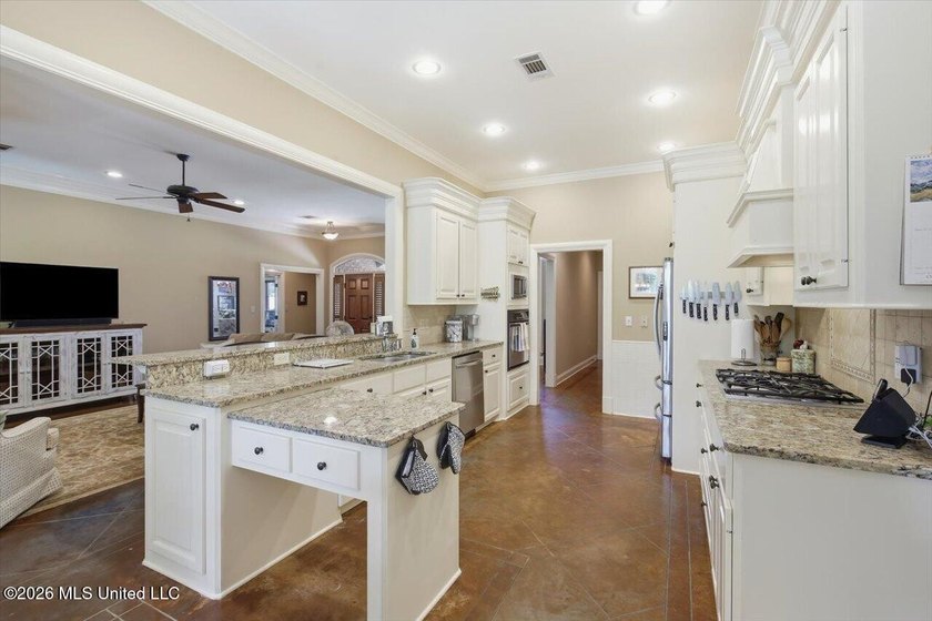Located directly on the water in Lake Caroline, this beautifully - photo 15