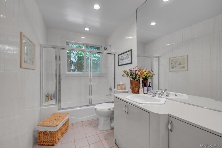 WELCOME TO #8 BRIARFIELD DRIVE - LAKE SUCCESS SPRAWLING COLONIAL - photo 18