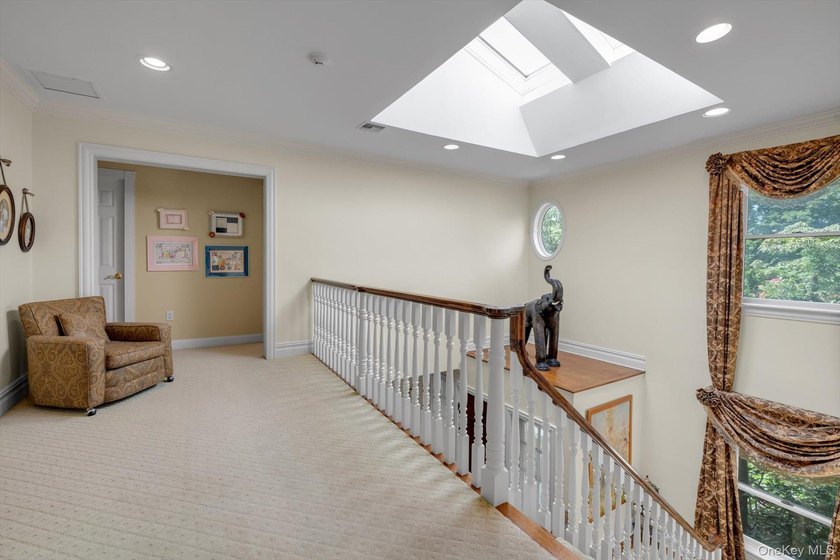 WELCOME TO #8 BRIARFIELD DRIVE - LAKE SUCCESS SPRAWLING COLONIAL - photo 19