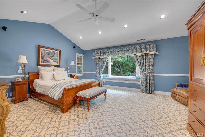 WELCOME TO #8 BRIARFIELD DRIVE - LAKE SUCCESS SPRAWLING COLONIAL - photo 21