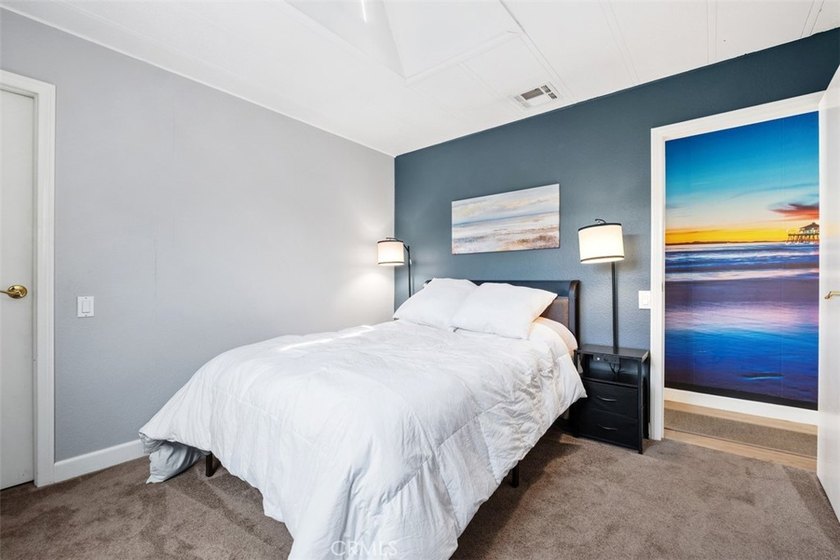 Welcome to this cozy beach oasis, perfectly situated just - photo 22